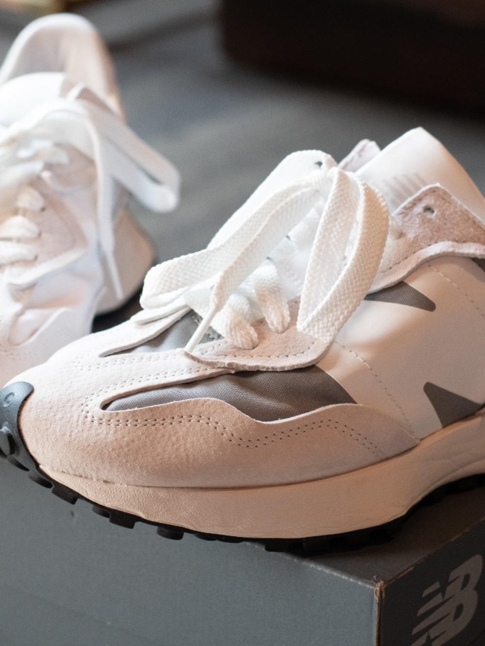 New Balance 327 - Picture 3 of 6